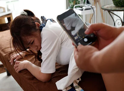 Đi triệt lông không nói lời nào đè ra hiếp
