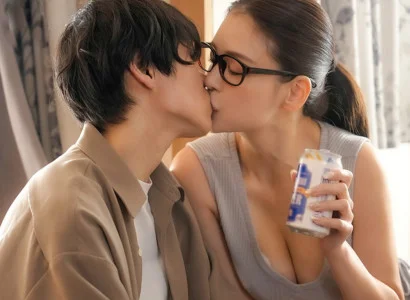 Chàng trai bị cắm sừng đau đớn được chị hàng xóm an ủi bằng tình cảm