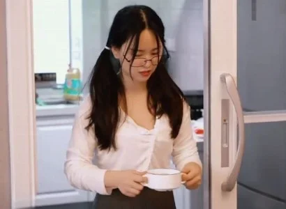 Bé gái bị cha dượng cướp đi sự trong trắng